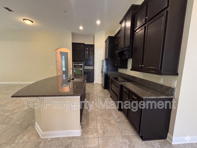 Building Photo - 157 Cloisterbane Dr