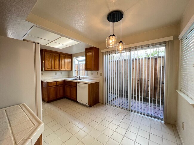 Building Photo - Spacious 4 Bedroom House in Pleasanton!!!