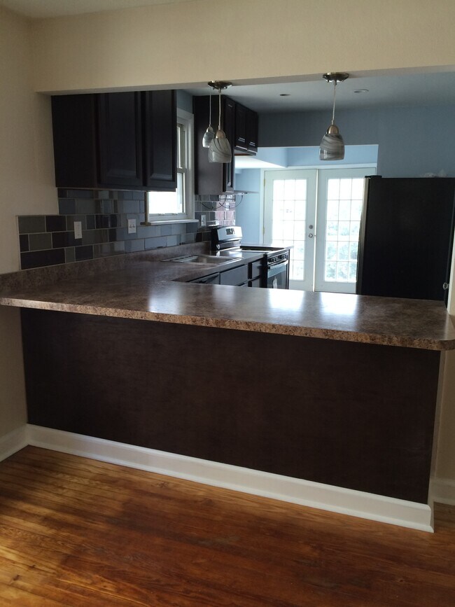 Building Photo - 526 Dunster St