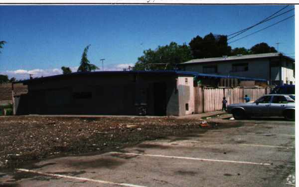 Building Photo - Rolison Garden Apartments