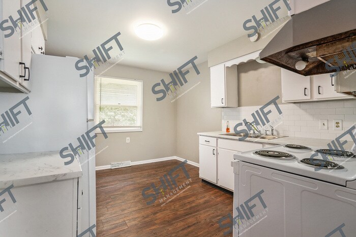 Primary Photo - 507 Cricklewood SW -- Beautiful Two Bedroom