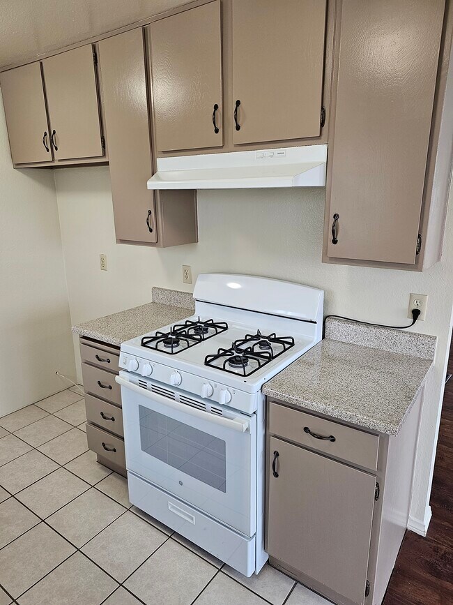 Building Photo - 2404 Whitesands Dr