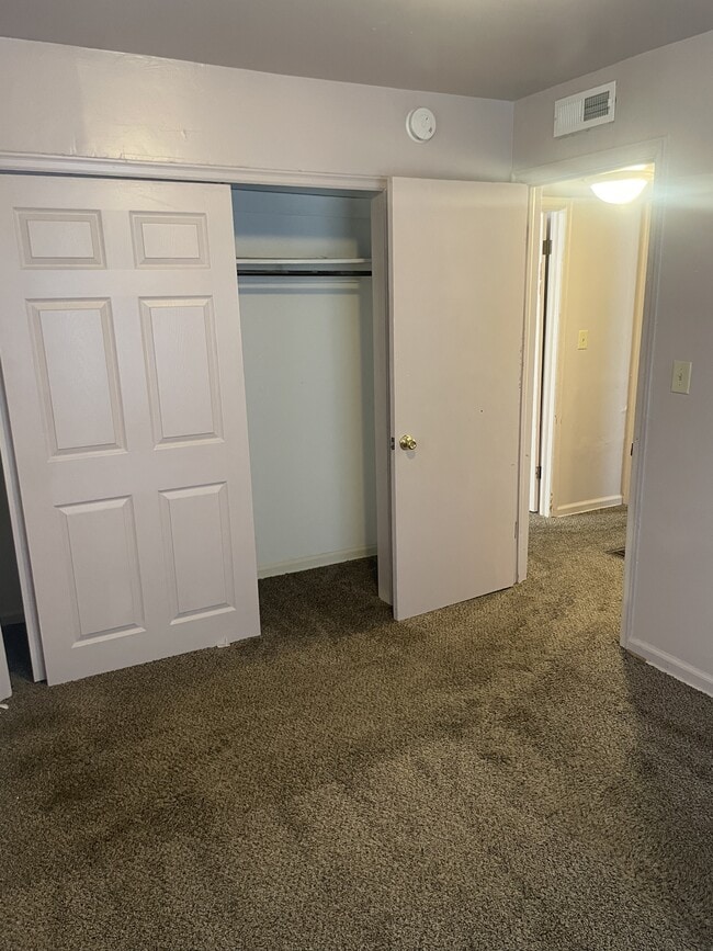 Building Photo - 1658 N Bluff St