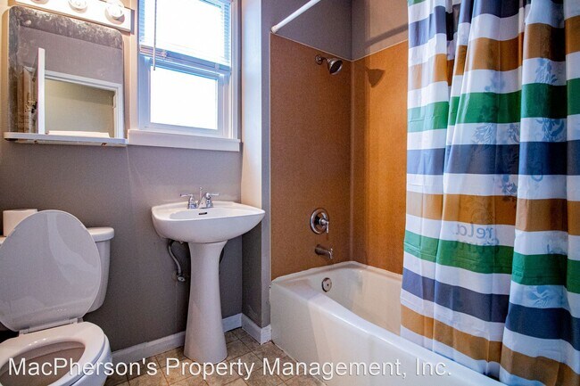 Building Photo - 6 br, 2.5 bath House - 1209 NE 56th St
