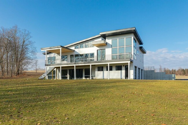 Building Photo - 25 Pleasant Ridge Rd