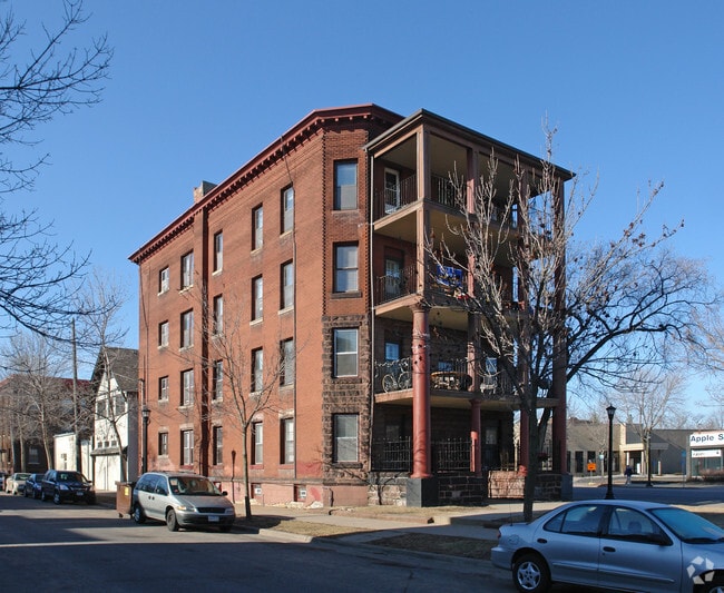 Building Photo - Mount Royal Apartments