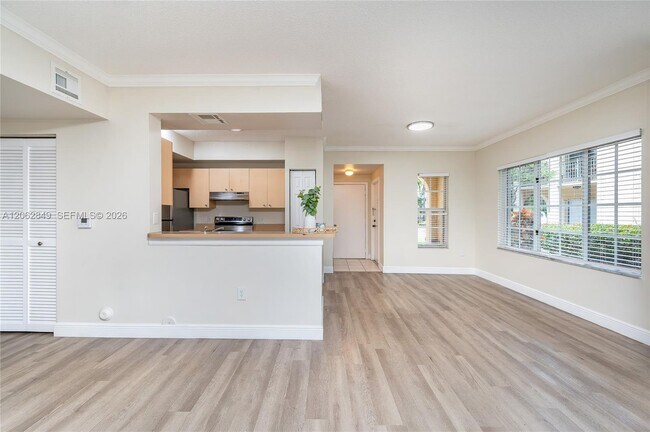 Building Photo - 2482 Centergate Dr