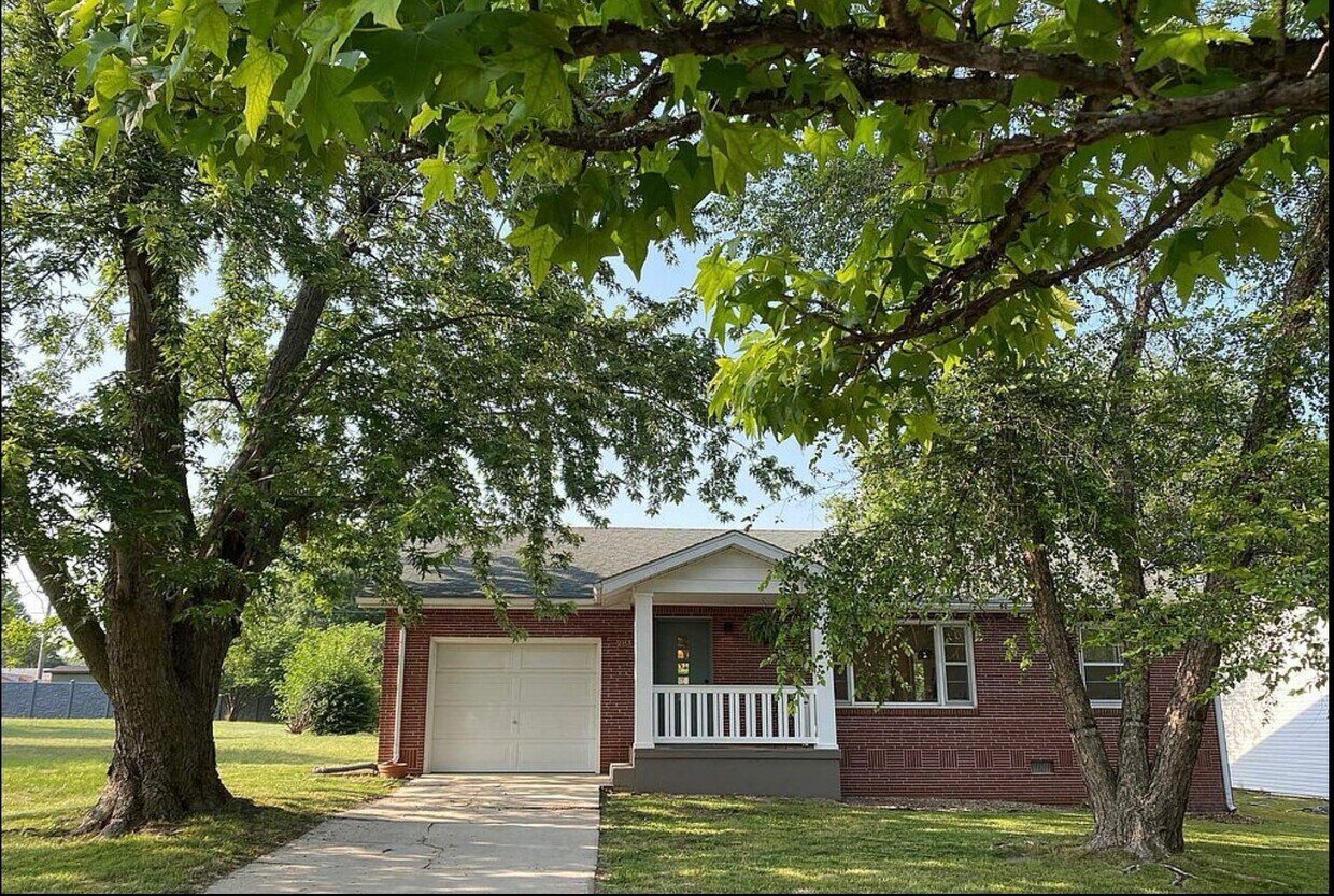 Foto principal - 2811 E 15th St