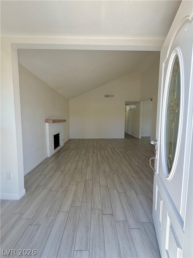 Foto del edificio - 6200 Cedarwood Ave