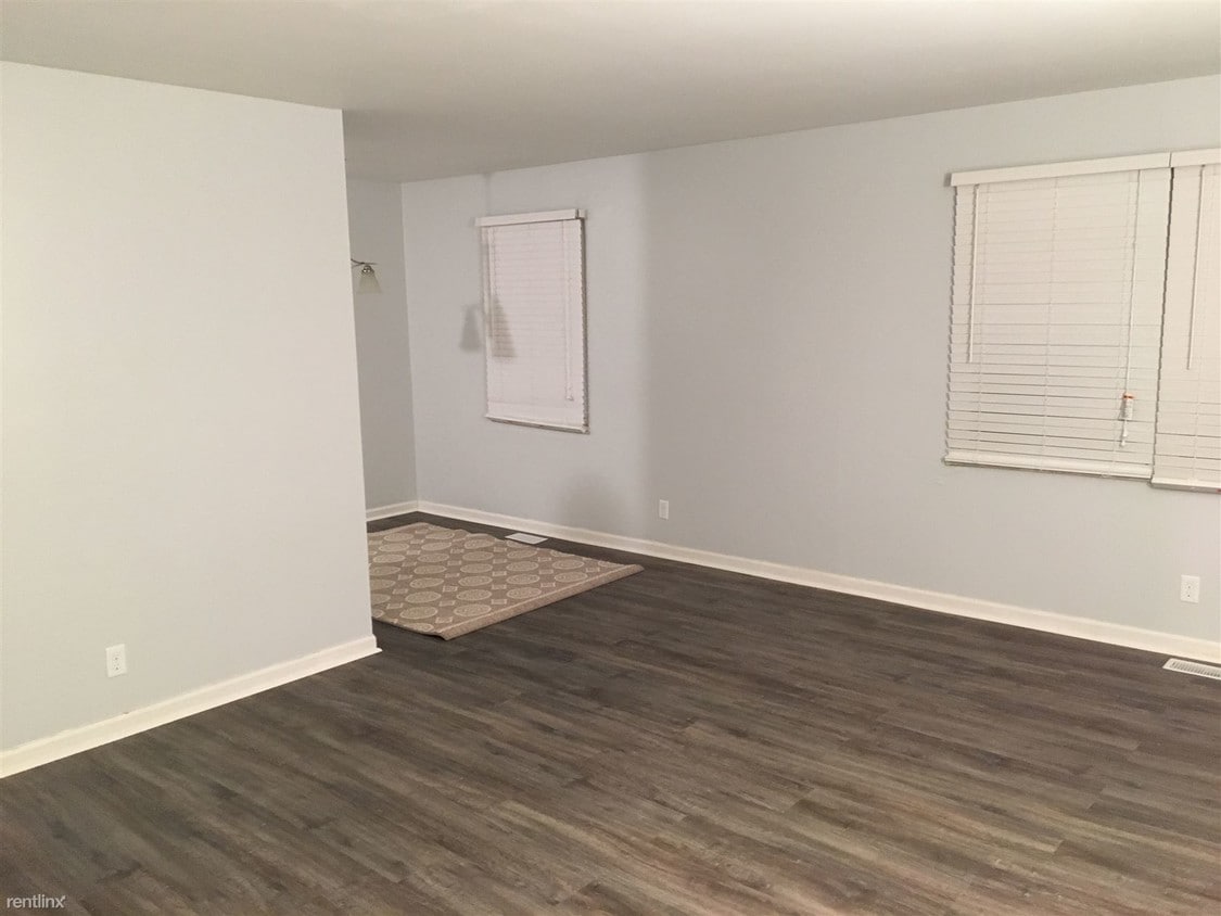 Foto principal - 718 Village Ln