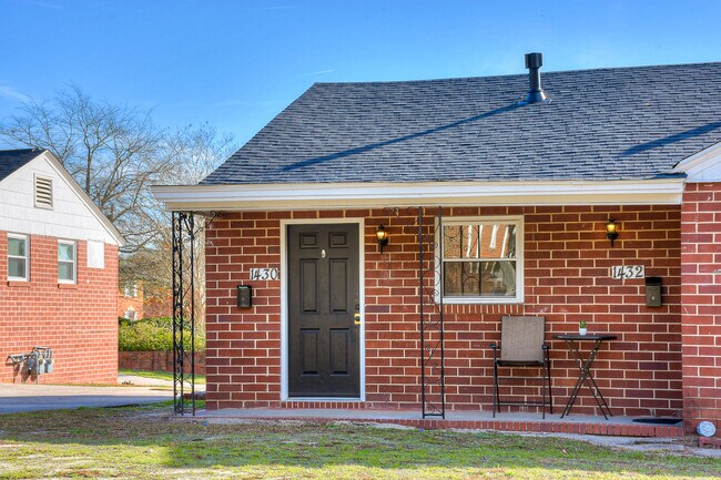 Building Photo - 1430 Troupe St