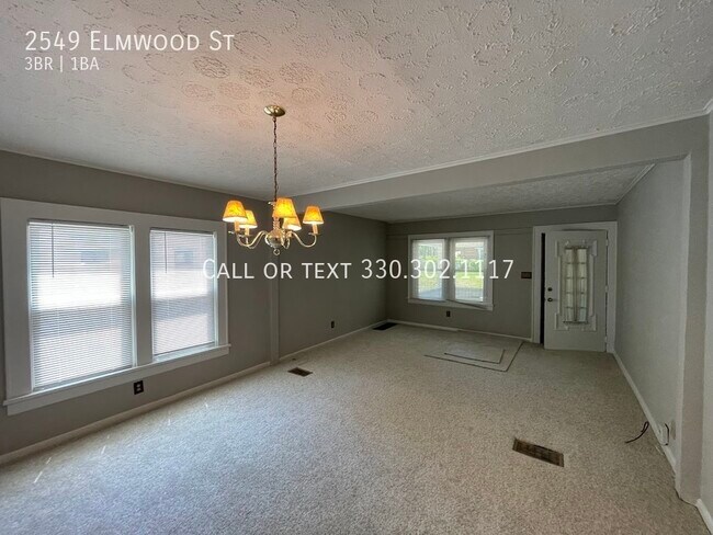 Foto del edificio - Large three bedroom one bathroom duplex fo...