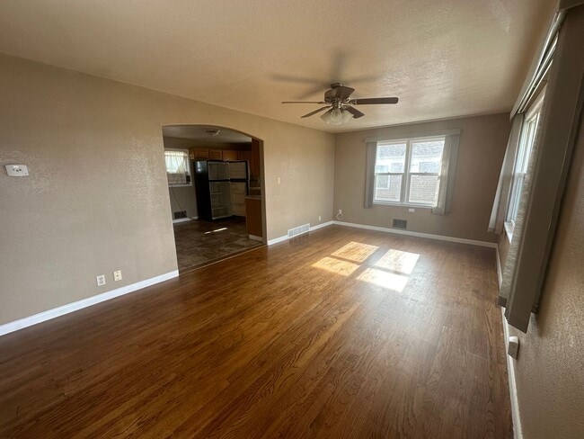 Building Photo - Four Bedroom, Two Bathroom, Pet Friendly H...