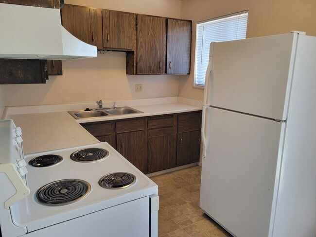Foto del edificio - 4 Bed 2 Bath Allowing Pets - Available Now...