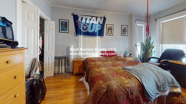 Building Photo - 127 Central St