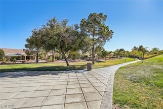 Building Photo - 2504 Youngdale Dr