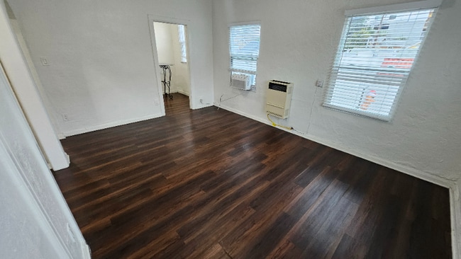 Foto del edificio - 1216 W Court St