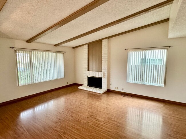 Foto del edificio - Spacious Single Story Upgraded Home