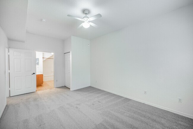 Foto del edificio - Beautiful 4-Bed, 3-Bath Townhome FOR RENT ...