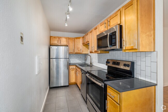 2 habitaciones, 1 baño - 875 pies cuadrados - Cocina - 2939 Marine Street