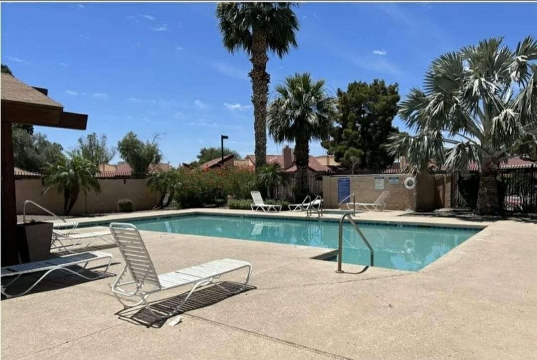 Primary Photo - 907 S Lola Ln
