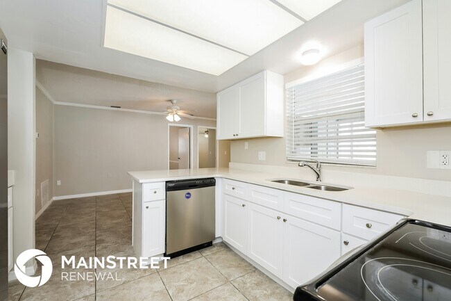 Building Photo - 6745 Paul Revere Ct