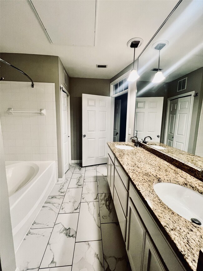 Foto del edificio - 5353 Memorial Dr