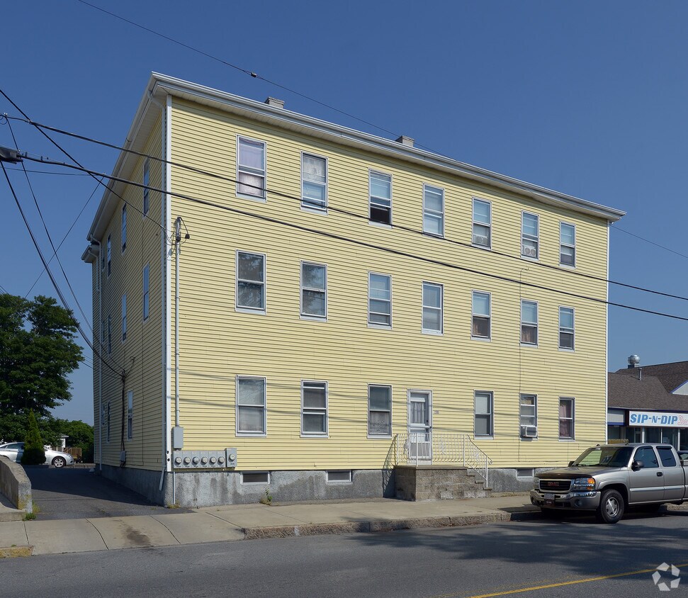 Building Photo - 2205 S Main St