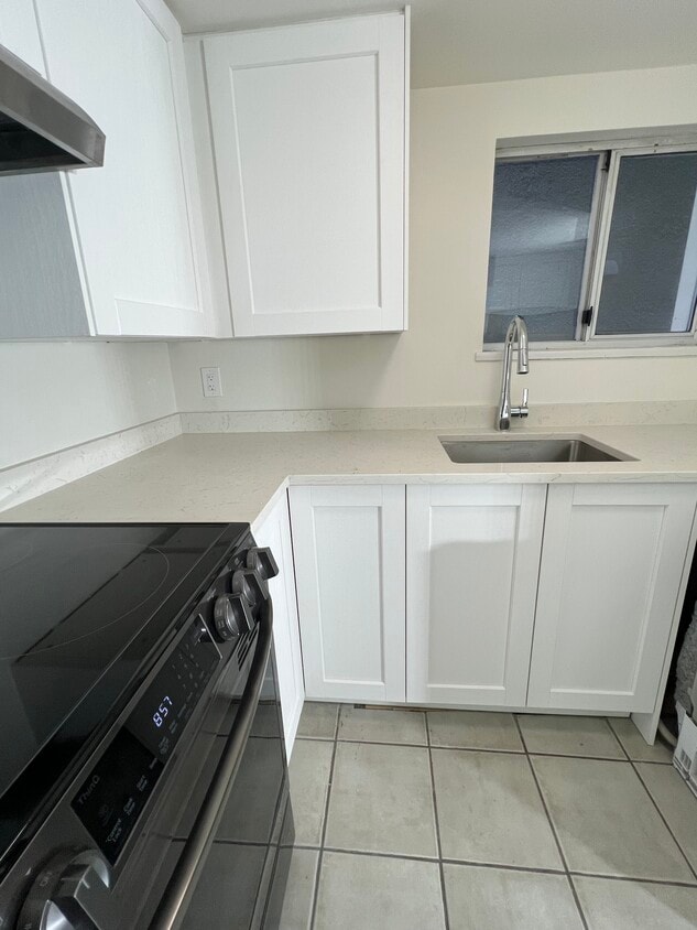 Primary Photo - 3285 8th Av W