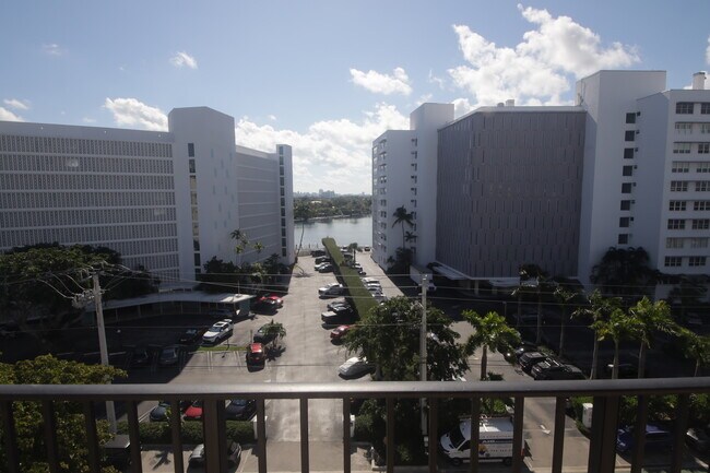 Foto del edificio - 1001 91st St