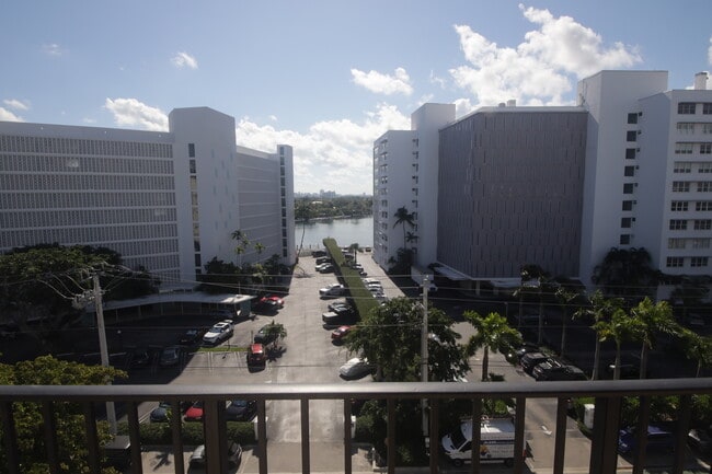 Building Photo - 1001 91st St