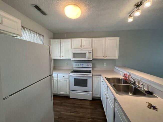 Foto del edificio - Updated Holten Place, top floor, two bedro...