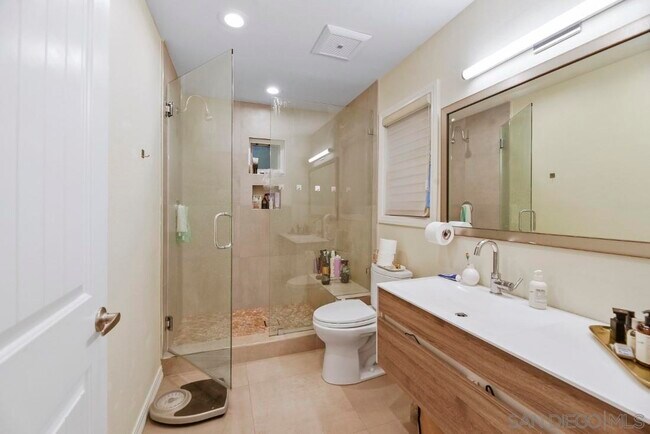 Building Photo - 2505 Hidden Valley Pl