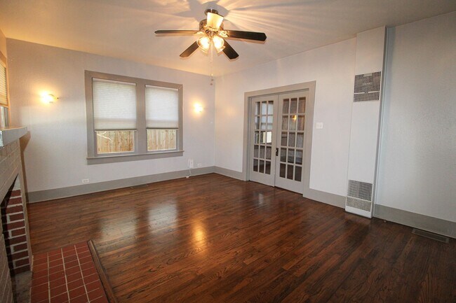 Foto del edificio - 436 W Rosewood Ave