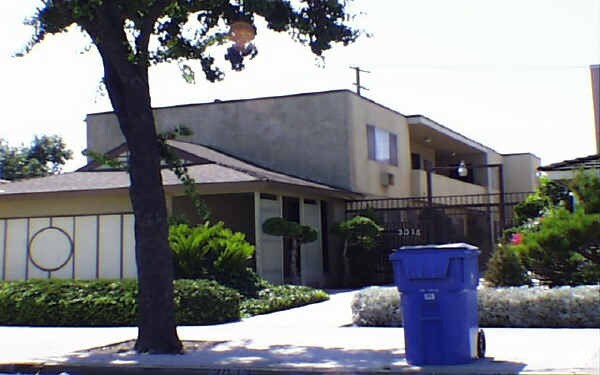 Foto principal - 3015 S Bronson Ave