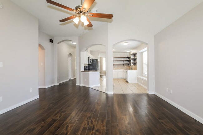 Building Photo - 311 Lake View Dr