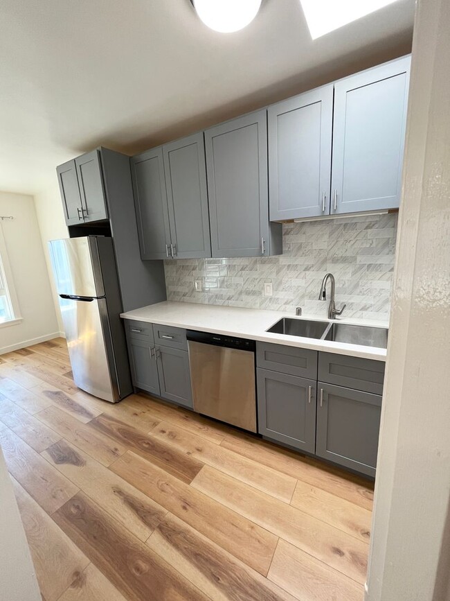 Building Photo - Beautifully Remodeled Outer Sunset Home