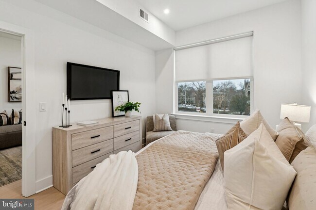 Foto del edificio - 30 W Allens Ln