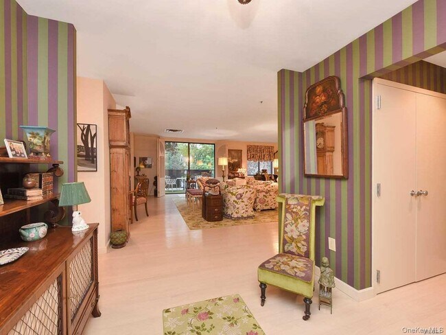 Foto del edificio - 123 Middle Neck Rd