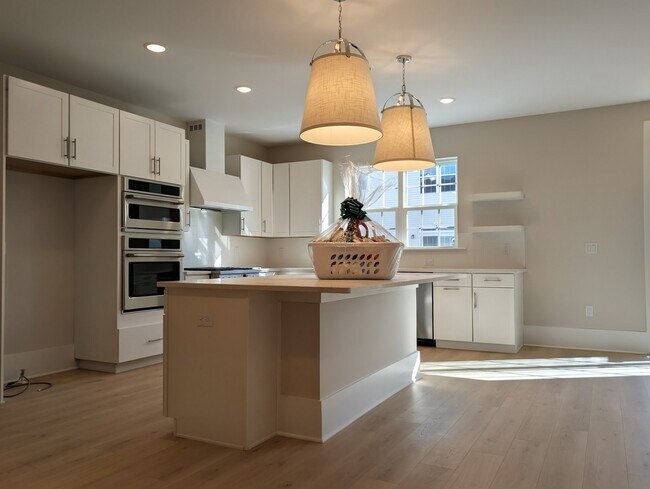 Building Photo - 3703 Jordan Dr