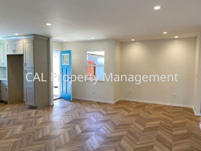 Foto del edificio - 3 bedroom 2 bathroom single level home!