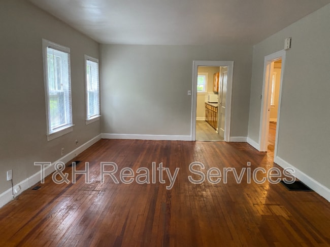Building Photo - 6158 Winthrop Ave