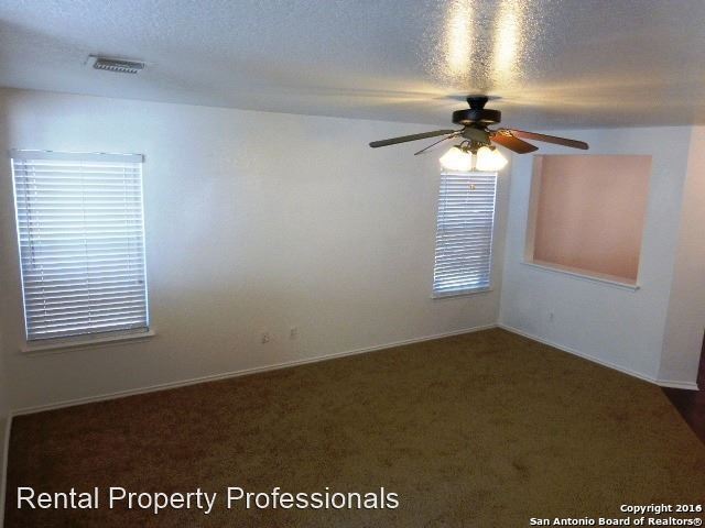 Building Photo - 3 br, 2.5 bath House - 10 Beacon Oak