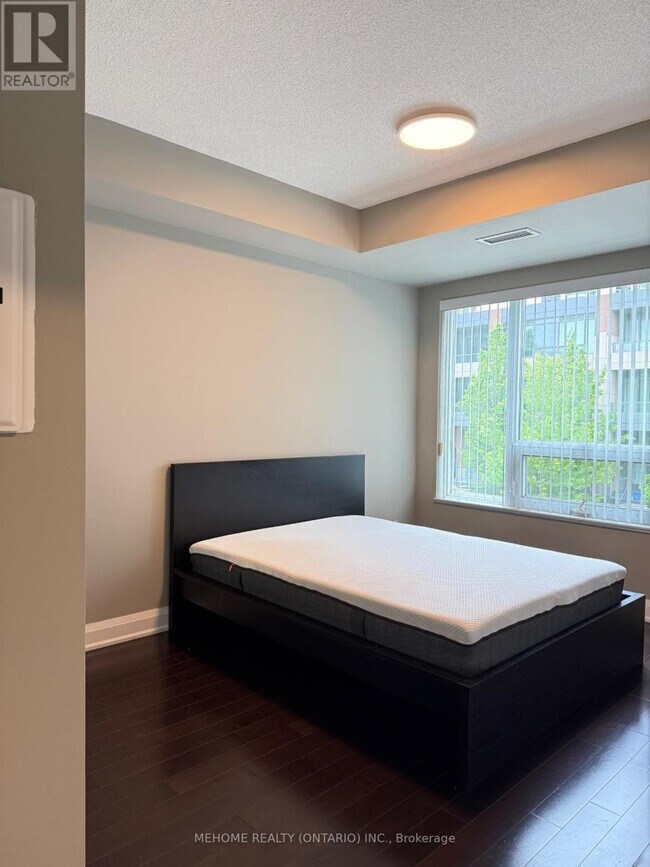 Photo du bâtiment - B-8228-8228 Birchmount Rd