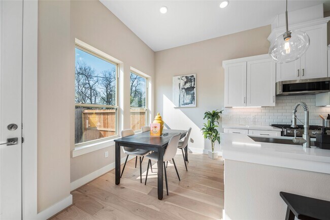 Foto del edificio - 312 Queen Sude Ln