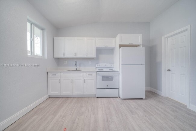 Building Photo - 17725 SW 103rd Ave