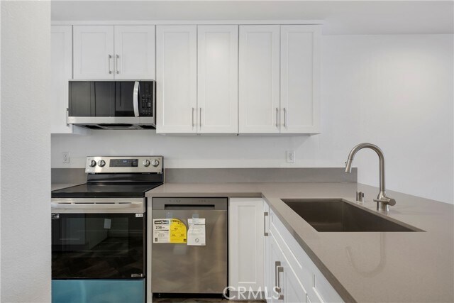 Building Photo - 350 Burchett St