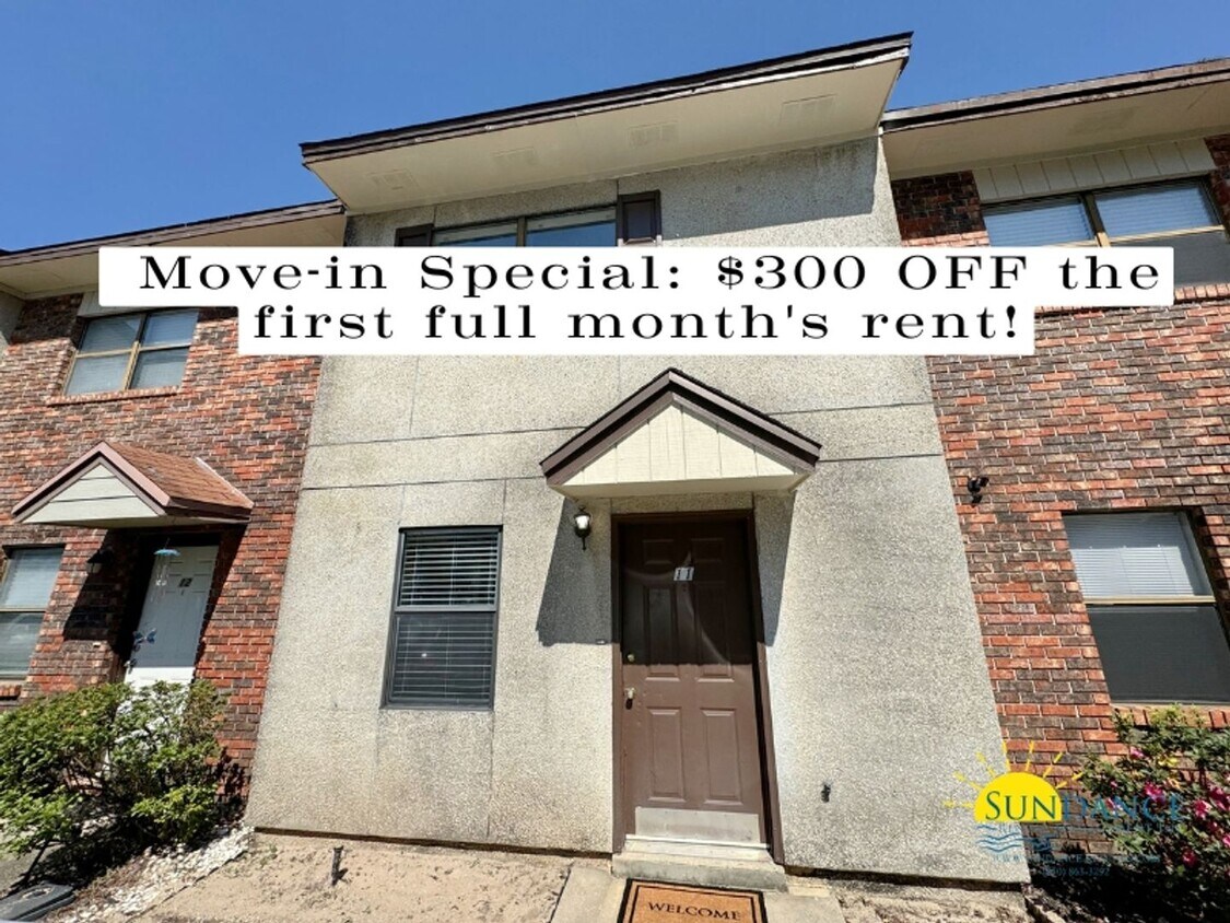 Primary Photo - Great 2 Bedroom Townhouse in Fort Walton