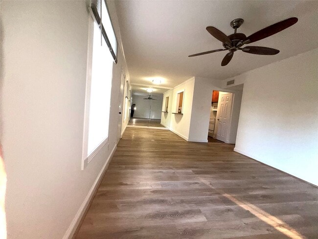 Foto del edificio - 9029 Gaylord Dr