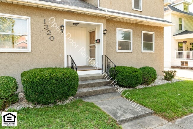 Building Photo - 1320 S Van Buren St
